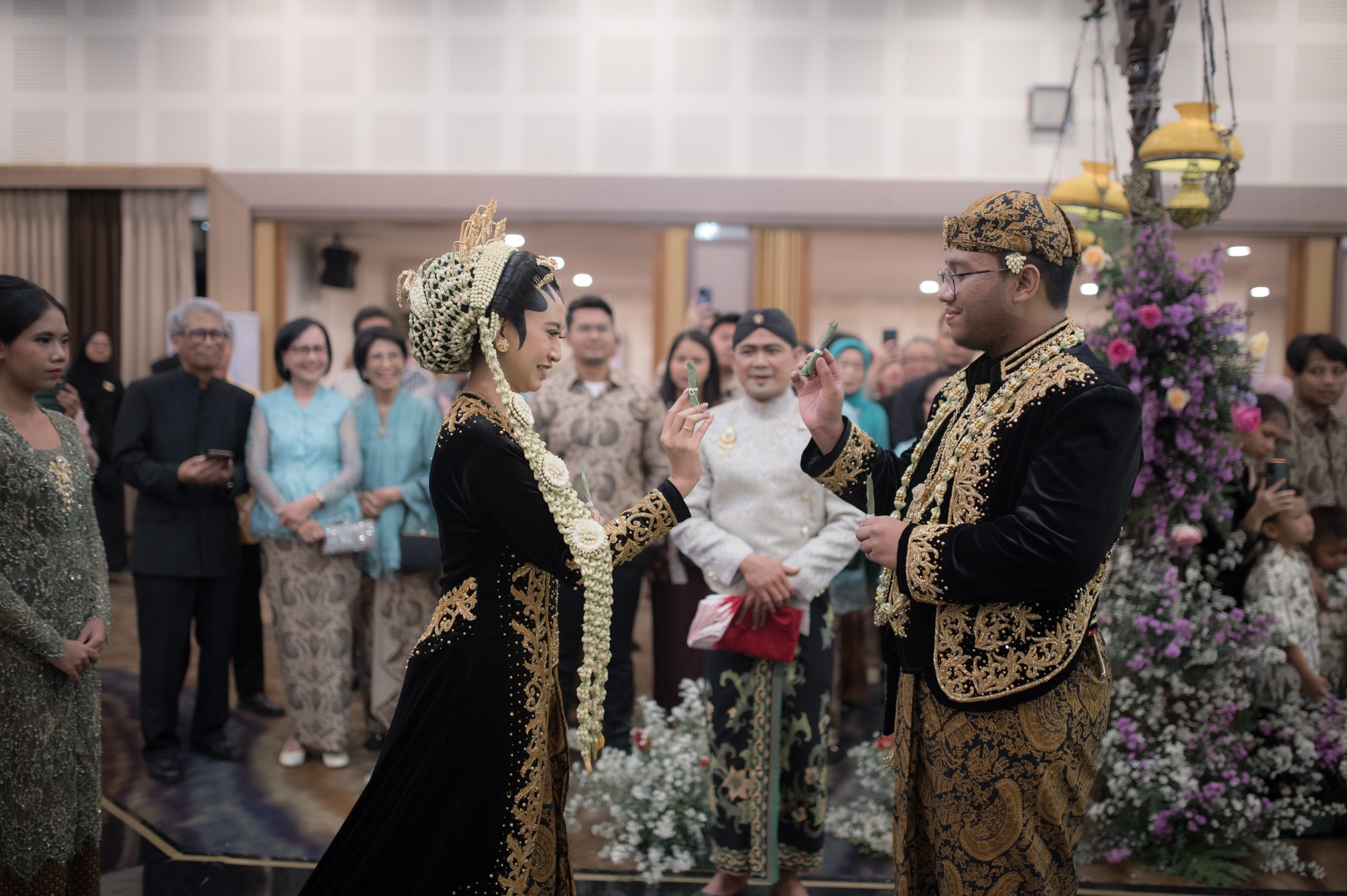 Balangan gantal pada prosesi adat panggih