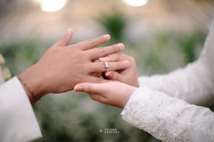 ini adalah gambar cincin pernikahan yang di pakai pada prosesi lamaran