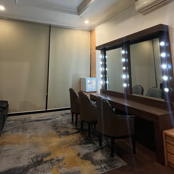 Tampak Samping Ruang Rias 2 Pengantin Brin Gatsu