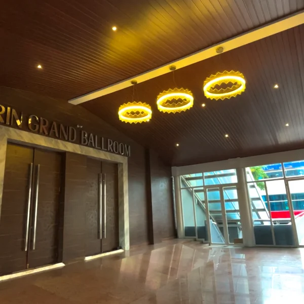 Pintu Masuk Ballroom Brin Gatsu