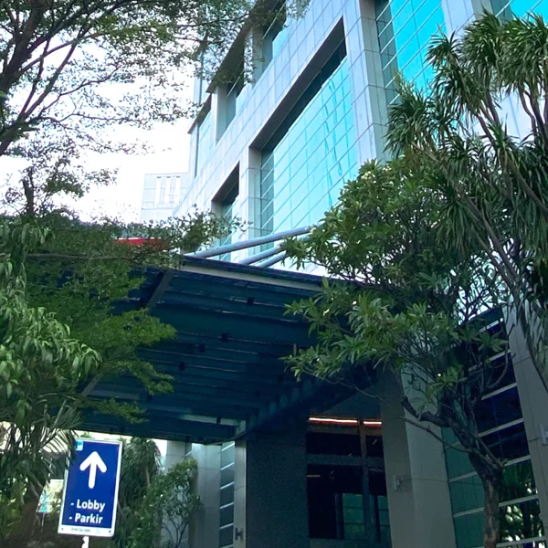 Tampak Samping Luar Gedung Grand Slipi